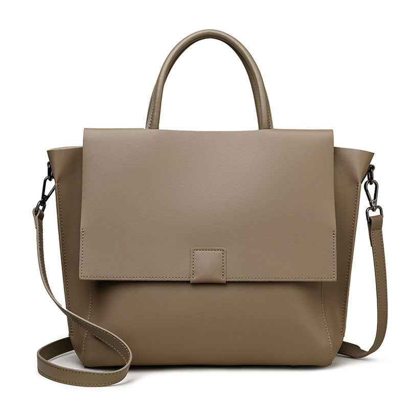 Versatile Leather Handbag – Messenger Style for Every Day