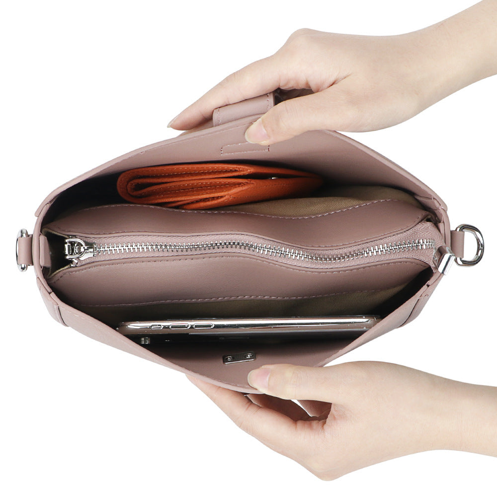 Vintage Saddle Messenger Crossbody