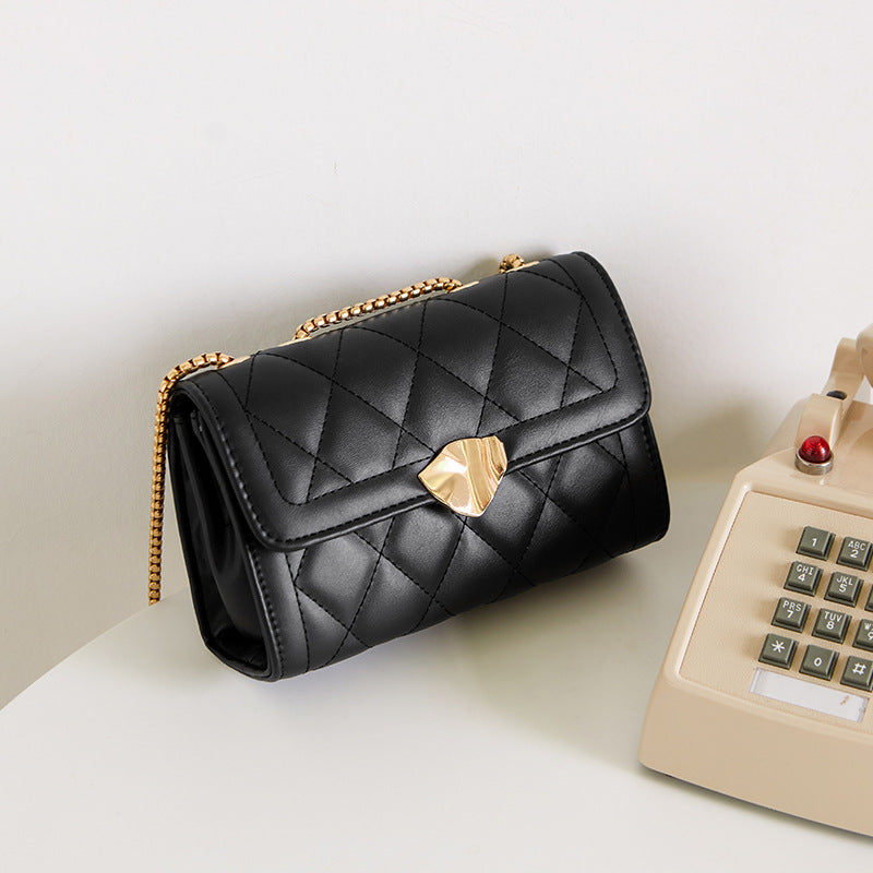 Chain shoulder bag