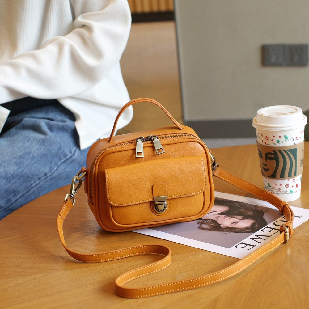 Sac messager tendance en cuir tanné végétal avec couche supérieure rétro