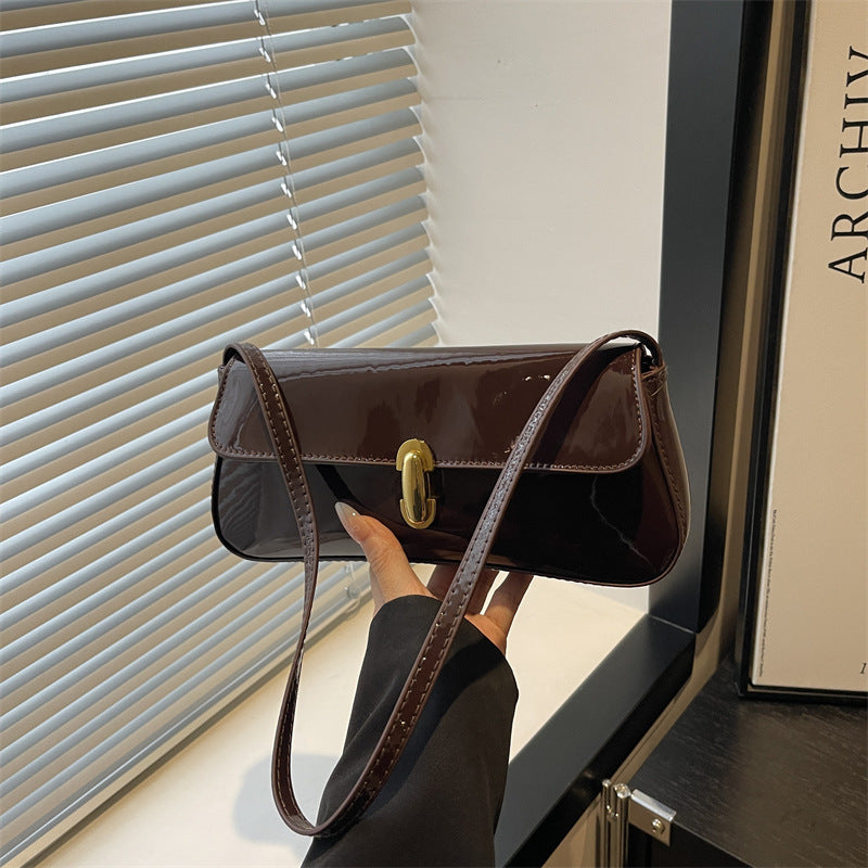 A Chic Underarm shouler Bag