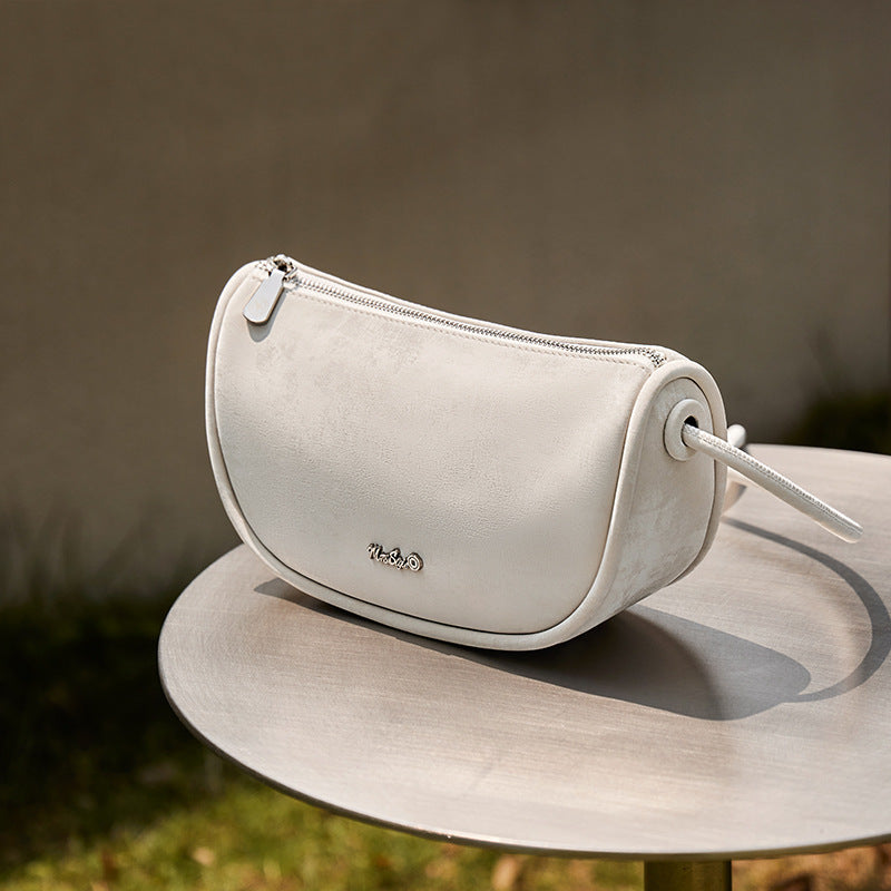 Sleek Saddle Crossbody – Fashionable & Practical