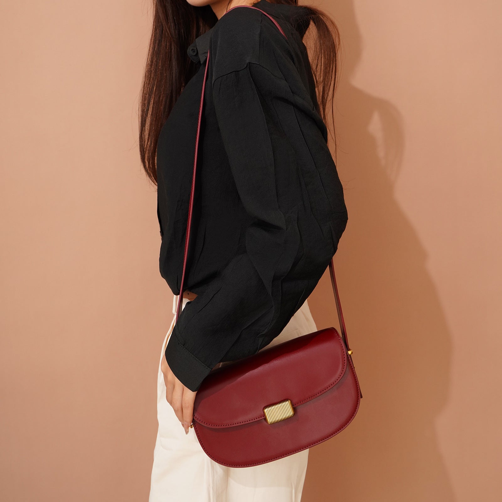 Leather Retro chic and durable style Saddle Bag