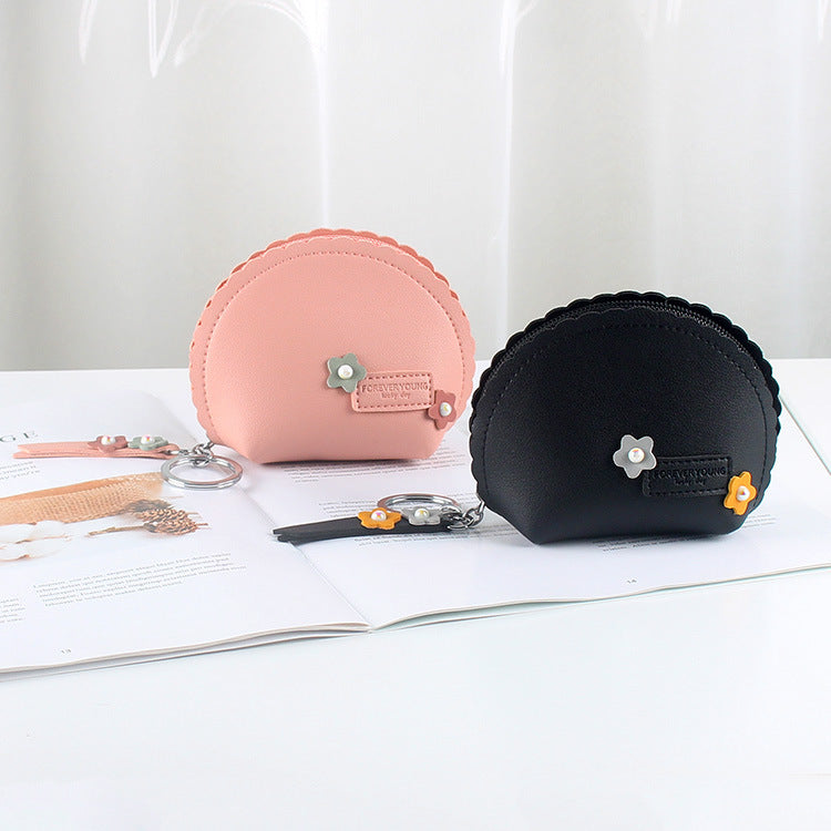 Porte-monnaie pour femme tenant une main
