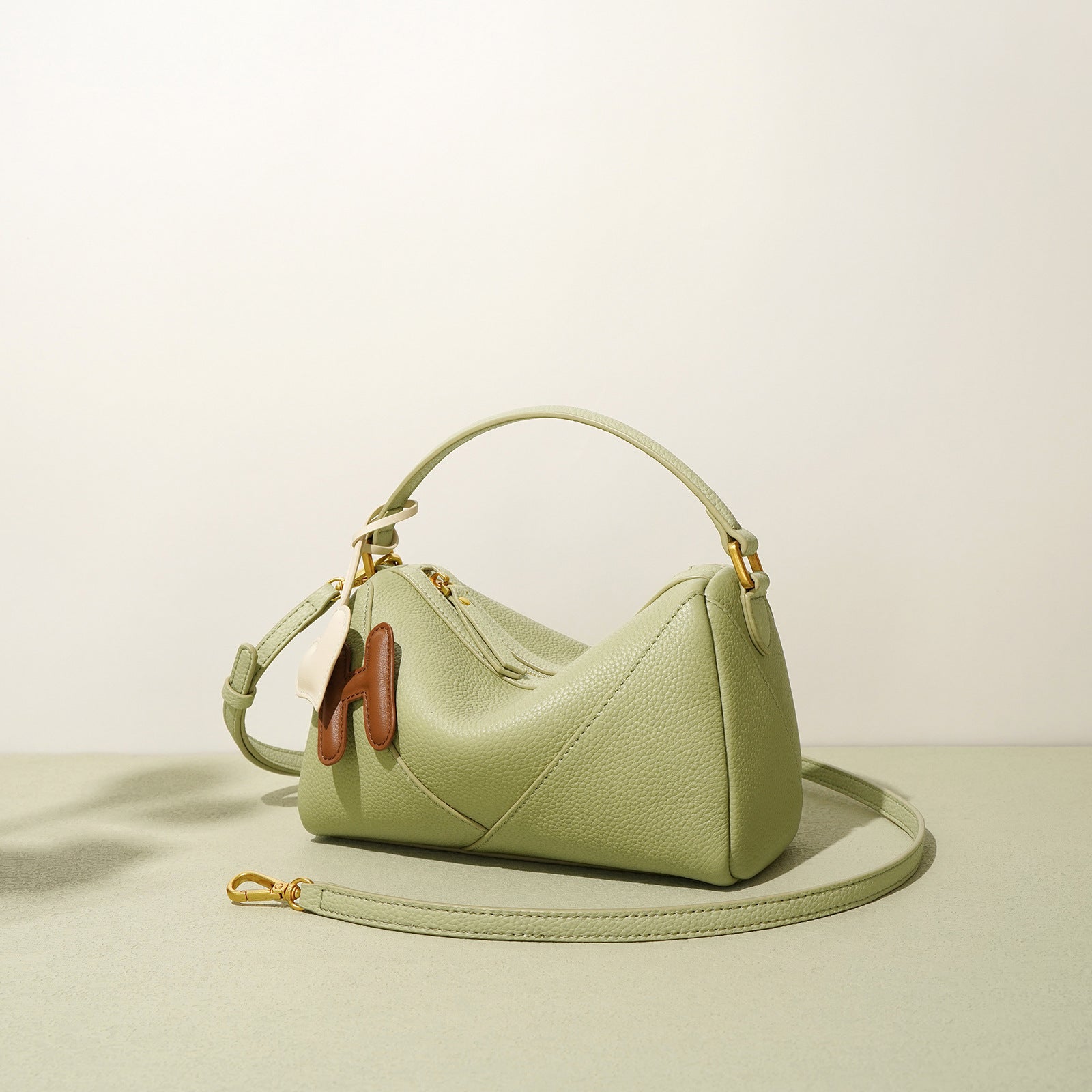 2-in-1 Leather Handbag – Chic Shoulder & Crossbody Option