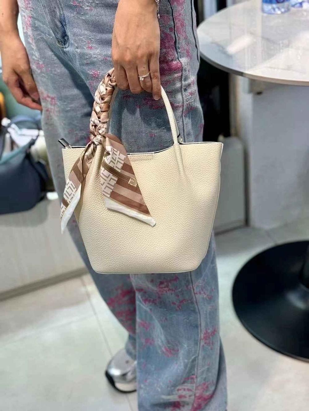 Fashion Top Layer Leather One-shoulder Women&