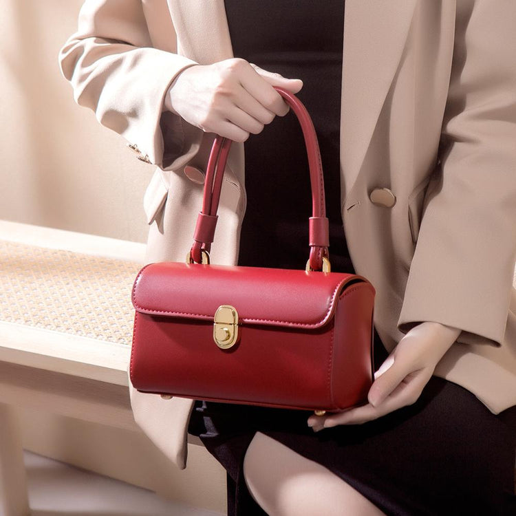 Fashionable Red Retro Handbag