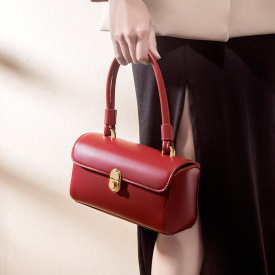 Fashionable Red Retro Handbag