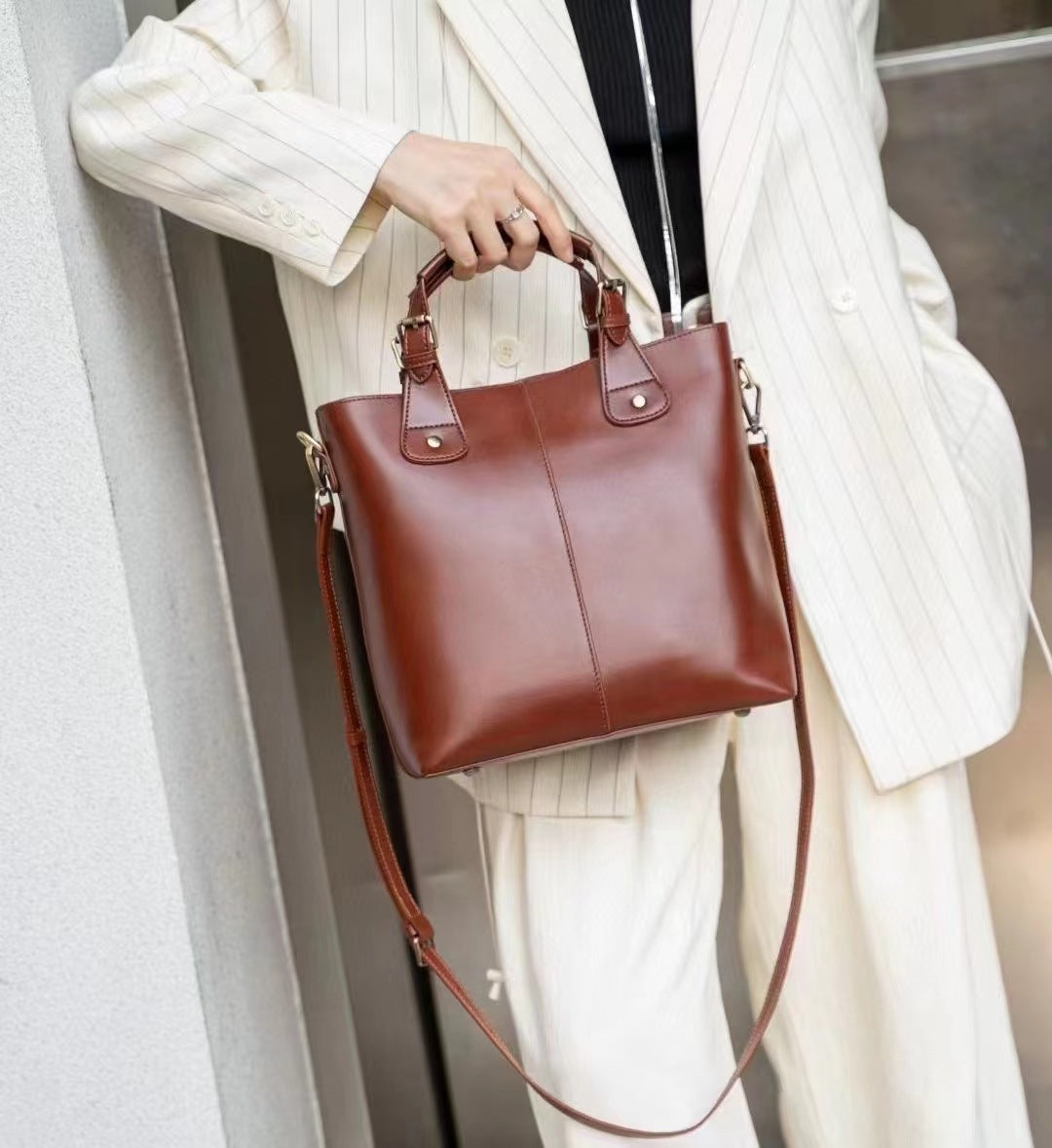 Large Capacity Plant-Tanned Soft Leather