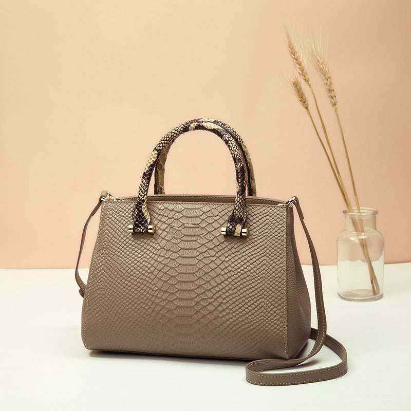 Grand sac à main en cuir texturé
