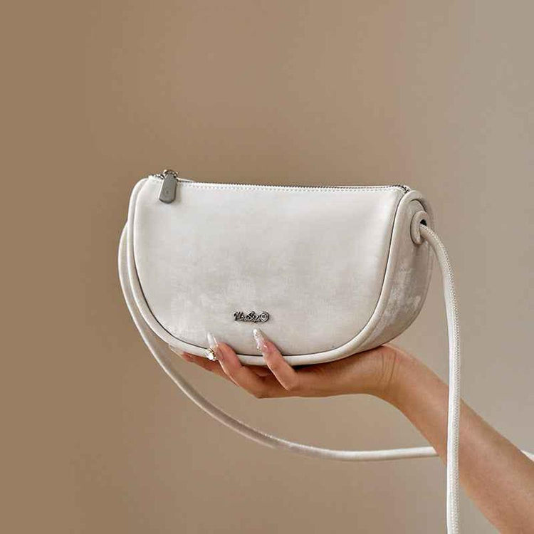 Sleek Saddle Crossbody – Fashionable & Practical