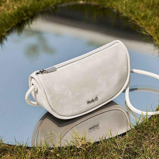 Sleek Saddle Crossbody – Fashionable & Practical