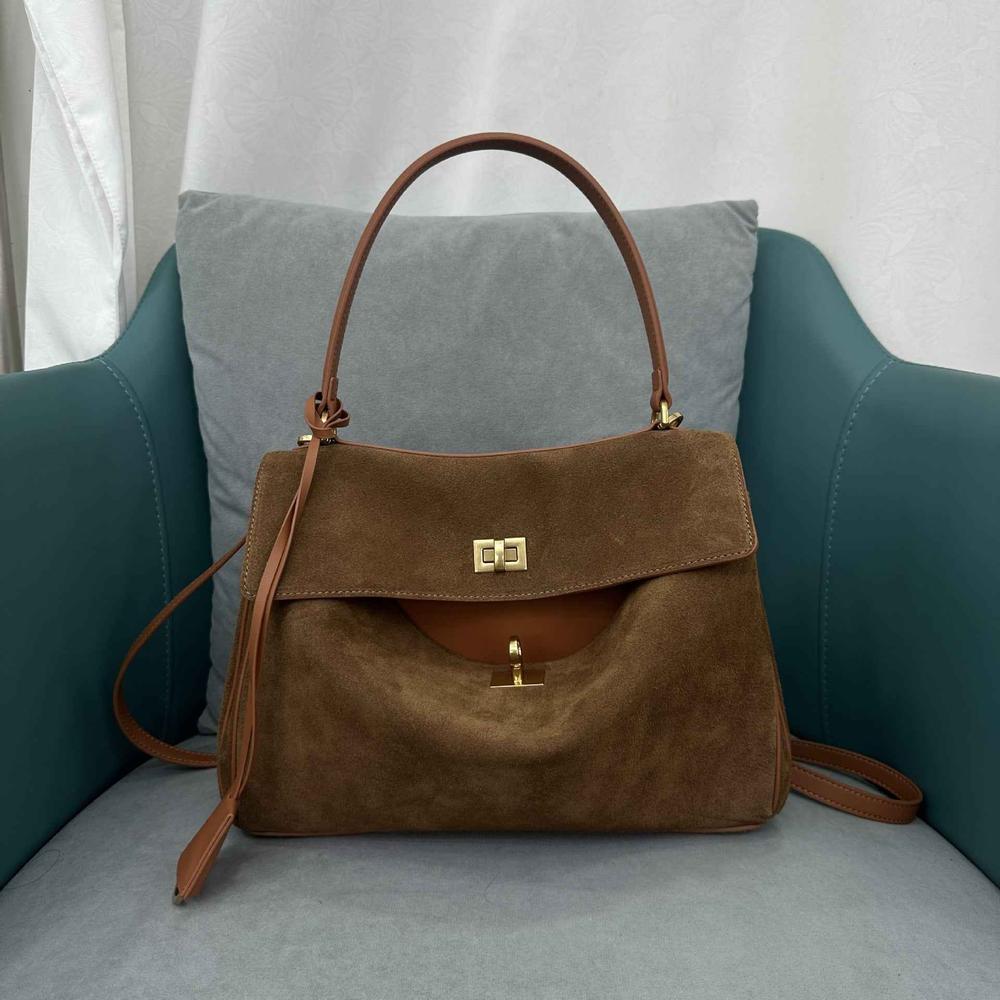 Spacious Commuter Shoulder Bag – Stylish and Functional for Daily Use