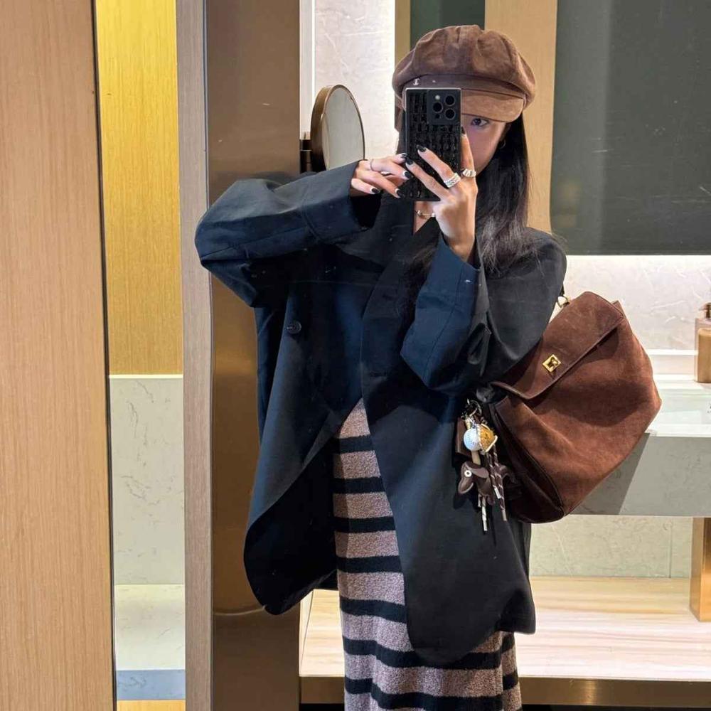 Spacious Commuter Shoulder Bag – Stylish and Functional for Daily Use