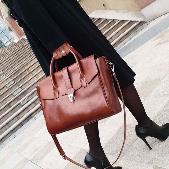 Spacious Retro Handbag – Perfect Companion for Work or Travel
