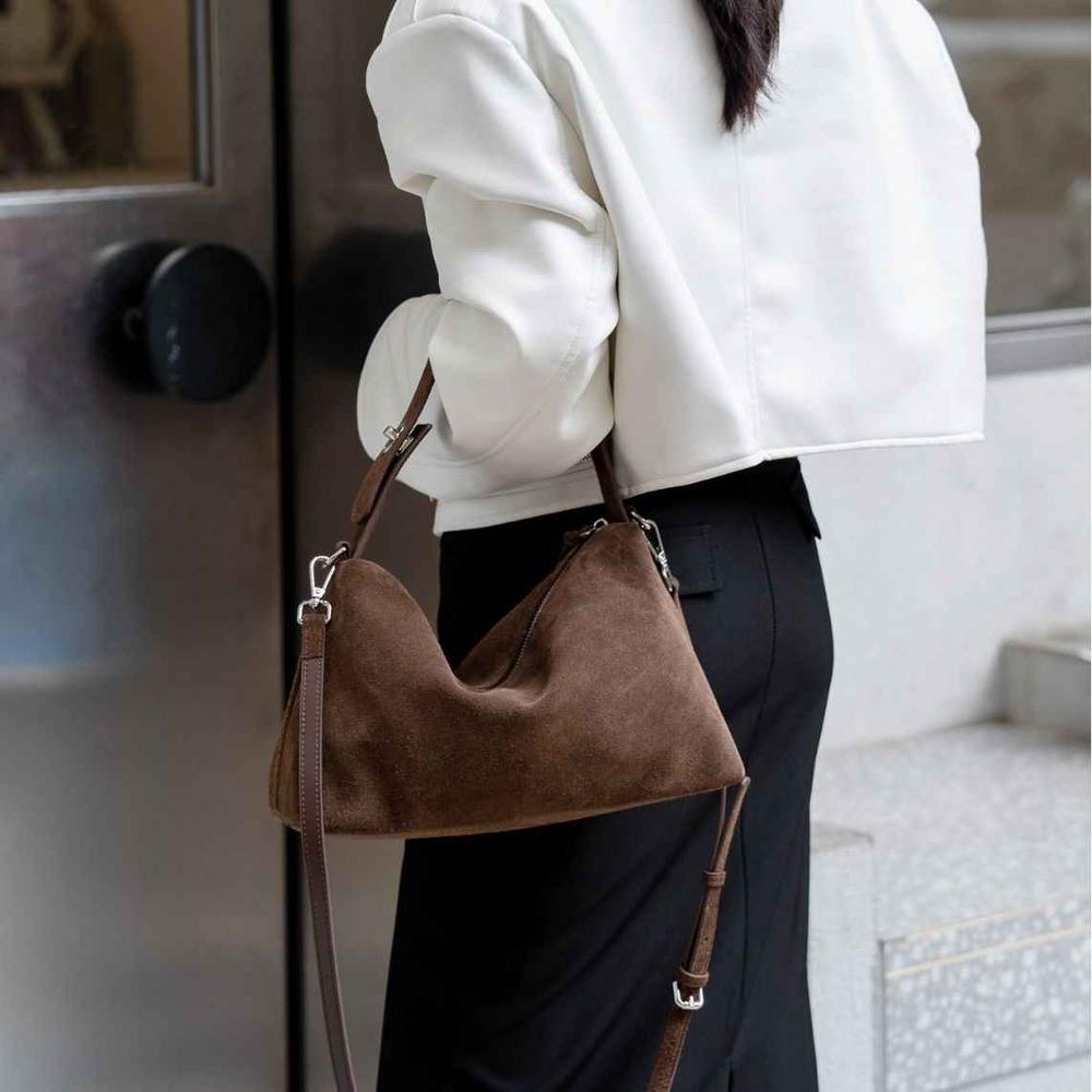 Trendy Korean Shoulder Bag – Simple, Spacious, Stylish