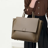 Versatile Leather Handbag – Messenger Style for Every Day