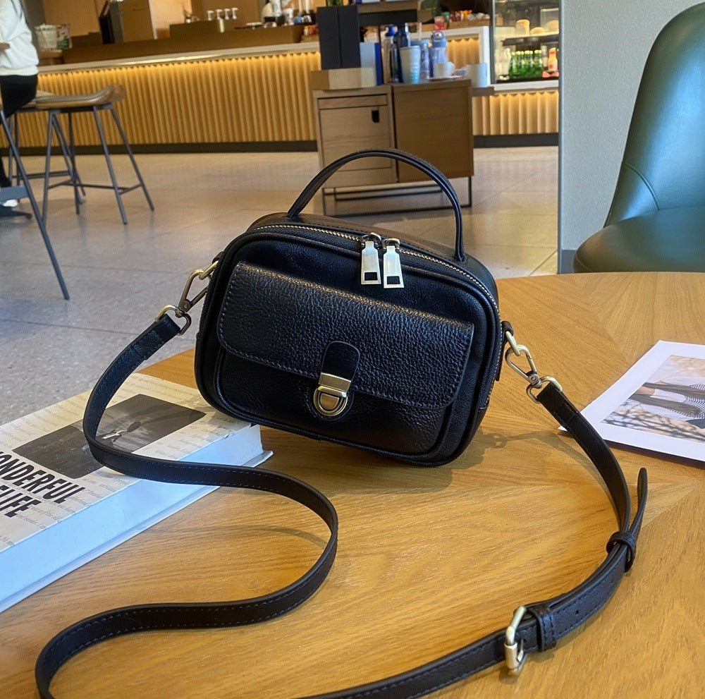 Sac messager tendance en cuir tanné végétal avec couche supérieure rétro