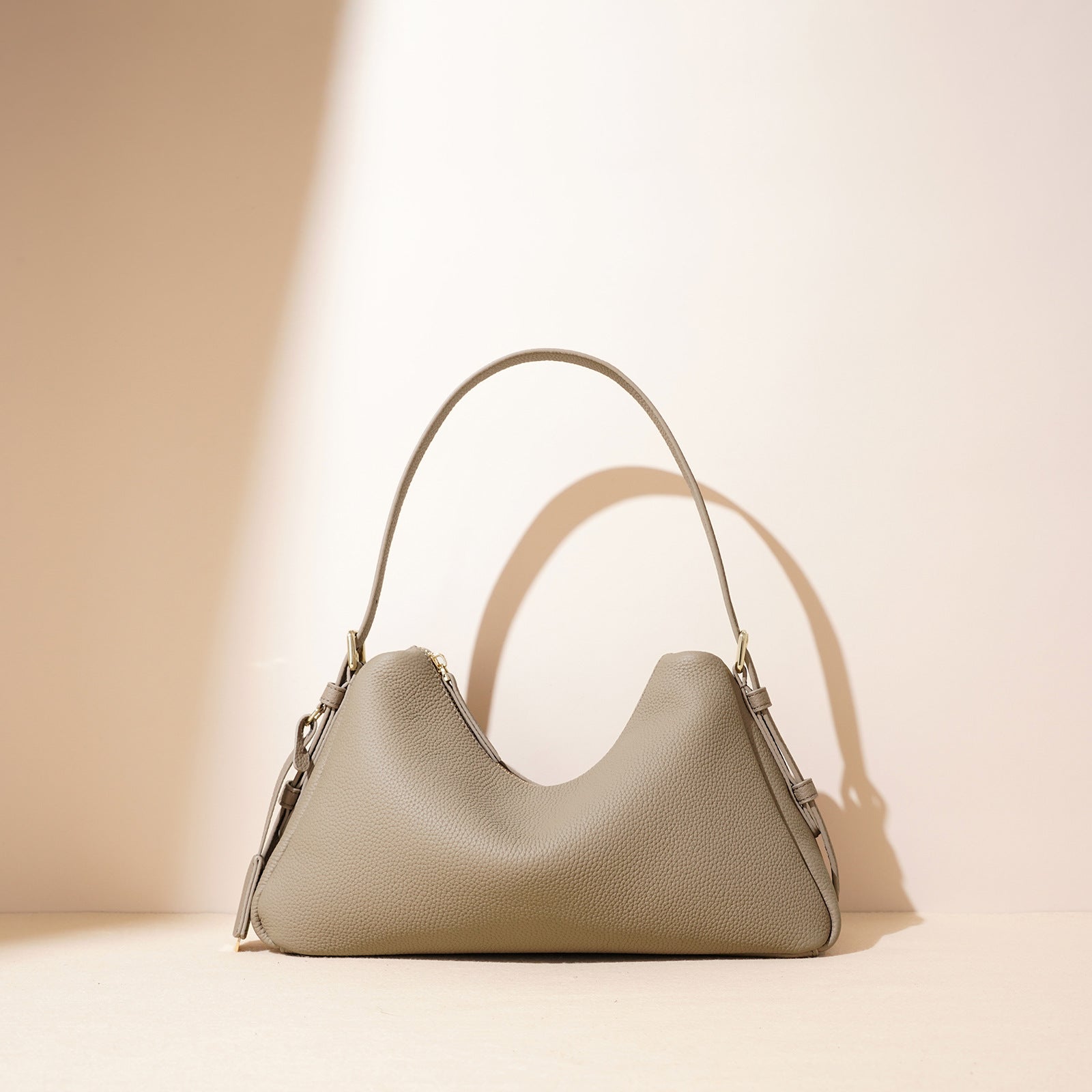 The Advanced Classic Leather Shoulder Bag - Nomade Code