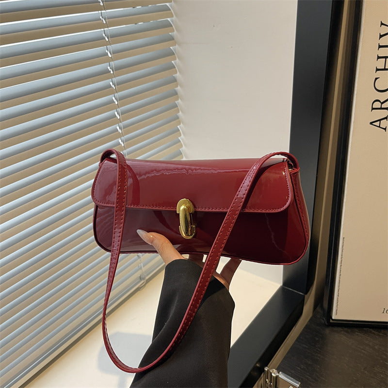 A Chic Underarm shouler Bag