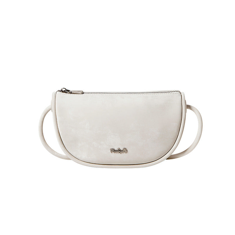 Sleek Saddle Crossbody – Fashionable & Practical