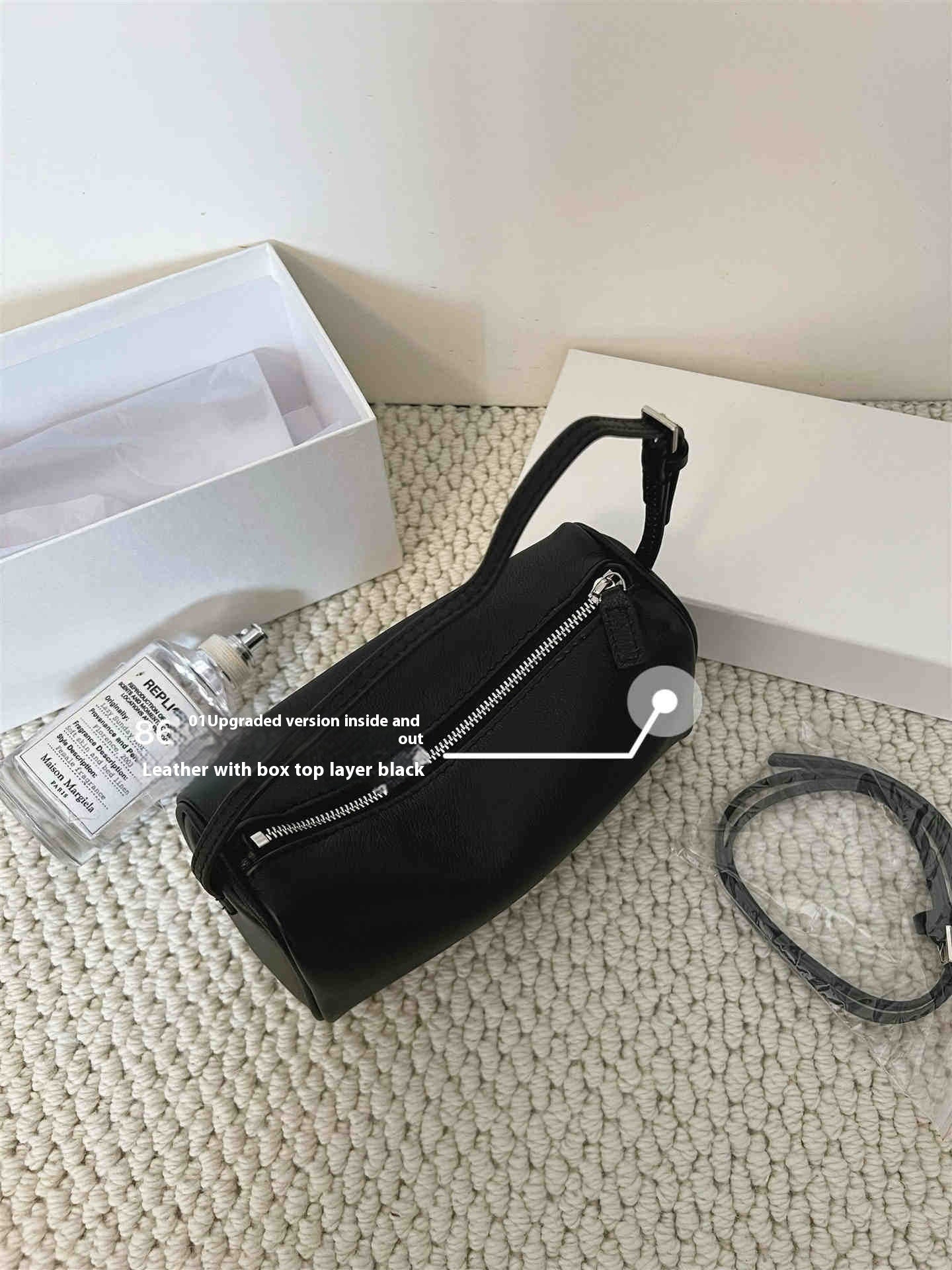 Leather small size baguette Shoulder bag
