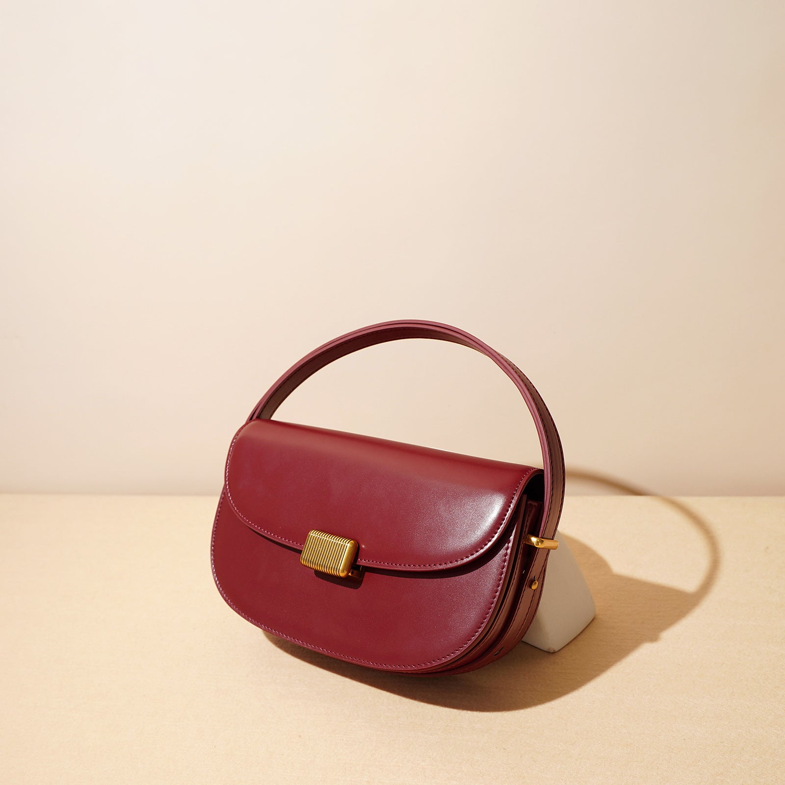 Leather Retro chic and durable style Saddle Bag